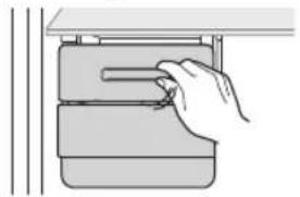 SAMSUNG RT27JARYESA - Removing the Ice Cubes - 2