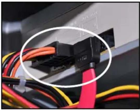 ASUS ESC500 - 安装 5.25 吋裝置 - 8