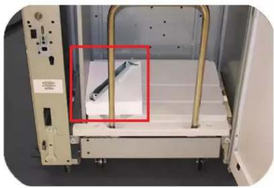 XEROX DocuColor 8000AP - Unloading the HCS80 Stacker Tray - 3