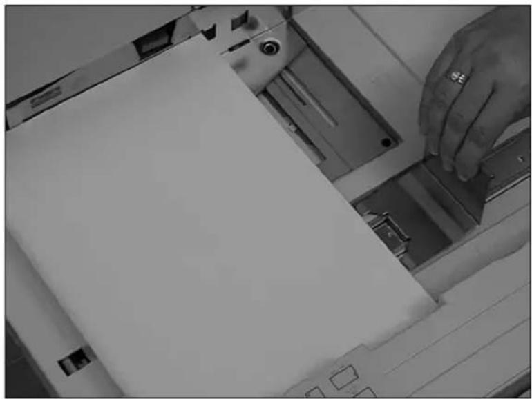XEROX Document Centre 426 ST - Loading the paper trays - 5