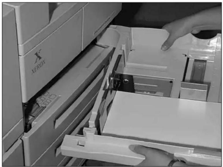 XEROX Document Centre 426 ST - Loading the Envelope Tray - 1