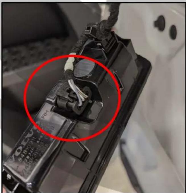 PHOENIX GOLD ZTSV65 - Disconnect the connector - 1