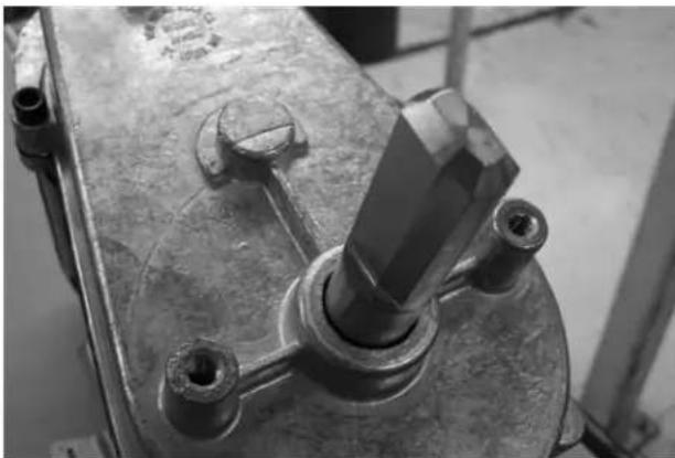 Scotsman IOD200 - FRONT SERVICEABLE GEAR MOTOR REMOVAL - 3