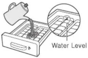 SAMSUNG RT47H567ESL - Removing the Ice Cubes - 1