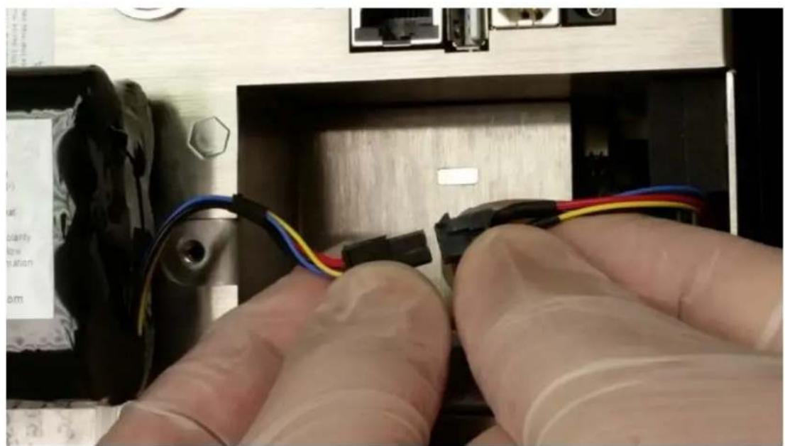 PCE Instruments PQC 20 - 2-6 Installing Batteries - 7