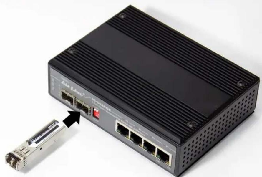 AIRLIVE SFP-SR-10G-300M - Adding to Module to a Switch - 1