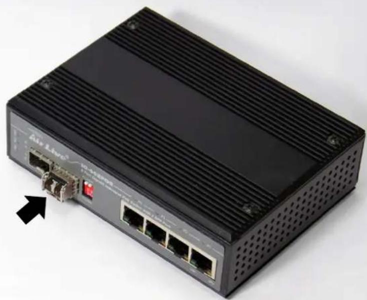 AIRLIVE SFP-SR-10G-300M - Adding to Module to a Switch - 2