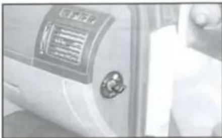 FIAT Albea (2005) - Yolcu tarafı hava yastığının manuel olarak devreden çıkartılması - 2