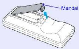 EPSON EMP-1705 - Pil kapağını çıkarın. - 1