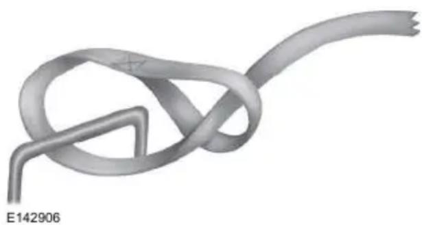 FORD Kuga (2015) - Patlak Lastiğin Saklanması - 1