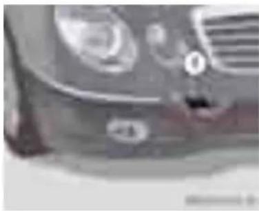 Mercedes-Benz E 280 4MATIC (2003) - Ön taraftaki kapağın açılması - 1