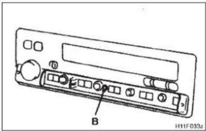 MITSUBISHI Carisma (2001) - Kontrol panelinin çykarylmasy - 1
