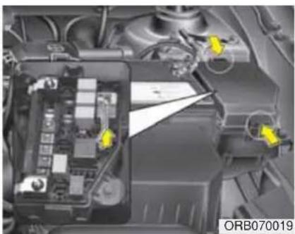 HYUNDAI Accent Blue (2014) - Gösterge panelinde sigorta değişimi - 1