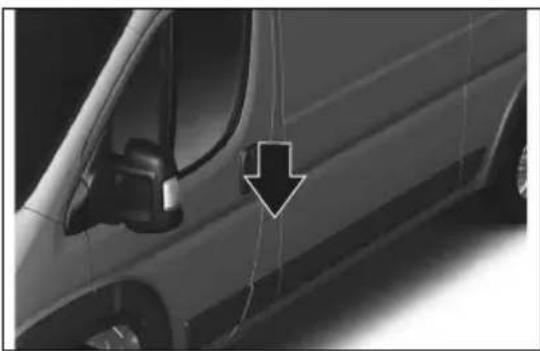 TOYOTA Proace Max (2024) - 5.28Halkaaçıkşarj istasyonundaşarjetme (DC)prosedürü-Mod4 (elektrikliversiyonlar) - 3