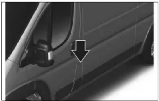 TOYOTA Proace Max (2024) - UYARI: Kabloyudaimaönceev şebekesininşarjportuna,sonradaaraca bağlayın. - 2