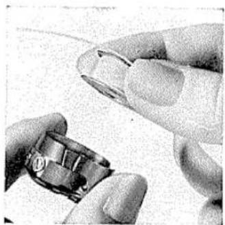 JUKI TL-72 - Inserting the bobbin - 1