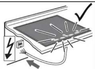 Sơ đồ lắp đặt tấm pin mặt trời có tia sét và ổ cắm điện (không có chữ hoặc ký hiệu)