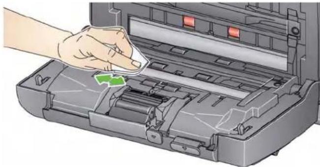KODAK i2800 - Vacuuming the scanner - 1