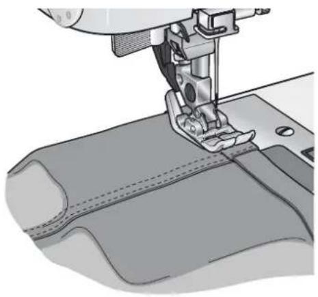 PFAFF Ambition 1.5 - Sewing hems in heavy fabric - 2