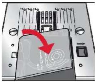 PFAFF Ambition 1.5 - Inserting the bobbin - 4