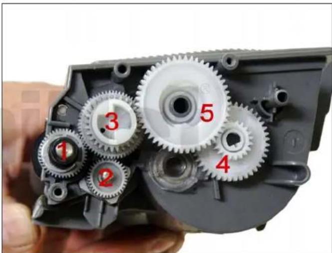 Close-up of a mechanical gear assembly with numbered components, showing internal gears and housing mechanism.