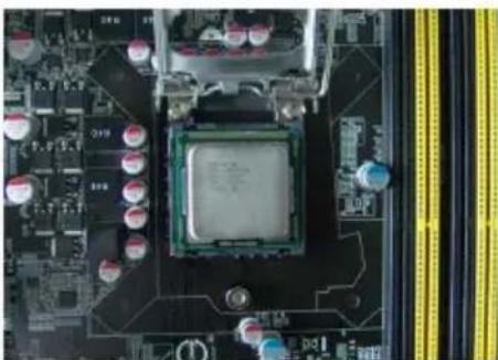 FOXCONN H55A - Install the CPU - 6
