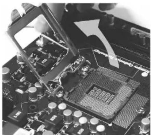 MSI PH61-P33 - CPU & Cooler Installation - 3