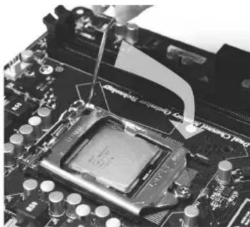 MSI PH61-P33 - CPU & Cooler Installation - 6