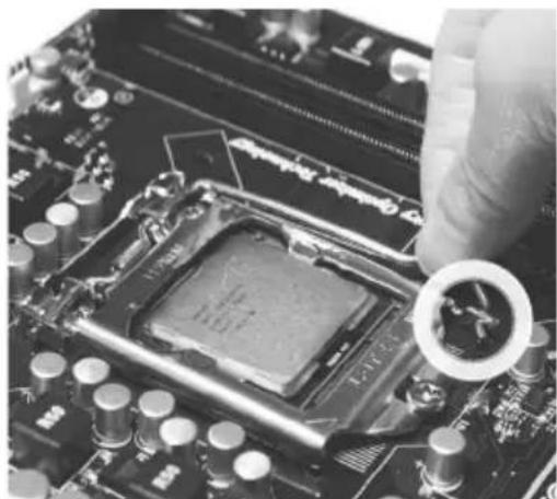 MSI PH61-P33 - CPU & Cooler Installation - 7