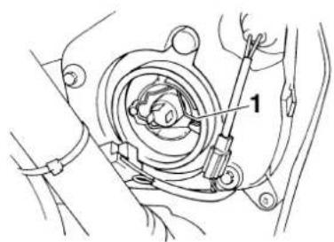 YAMAHA FZS1000 - Replacing a headlight bulb - 2