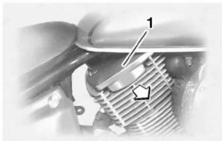 YAMAHA XVS1100A - Een bougie verwijderen - 1