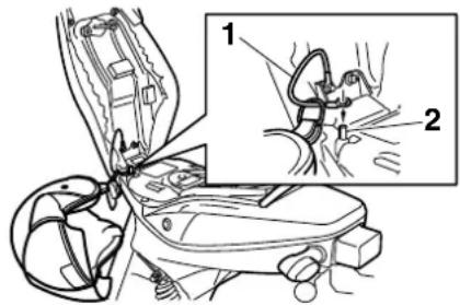 YAMAHA EC-03 - Om een helm los te maken van de helm- bevestiging - 1