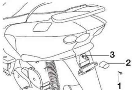 YAMAHA MAJESTY 125 - Replacing the license plate light bulb - 1