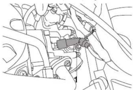 YAMAHA MAJESTY 125 - Checking the spark plug - 1
