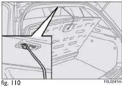 FIAT Croma (2008) - DOUBLE LOADING COMPARTMENT (where provided) - 2