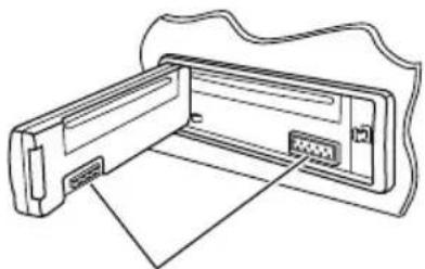 JVC KD-G312 - Pulizia dei connettori - 1