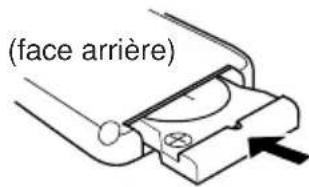 JVC KD-G301 - Remettez le porte-pile en place. - 1