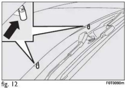 FIAT Fiorino (2009) - Replacing the rear window wiper blade - 1