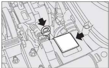 FIAT Punto (2003) - Topping up engine oil - 1