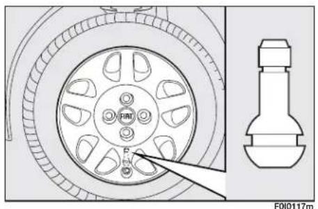 FIAT Punto (2003) - REFITTING THE STANDARD WHEEL - 2