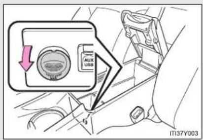 TOYOTA Avensis (2012) - Power outlet - 1
