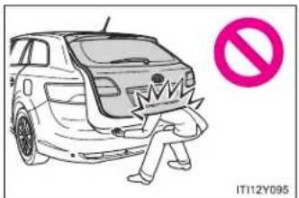 TOYOTA Avensis (2012) - CAUTION - 1
