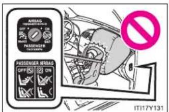 TOYOTA Avensis (2012) - ■ When installing a child restraint system - 1
