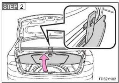 TOYOTA Avensis (2012) - Taking out the jack - 2