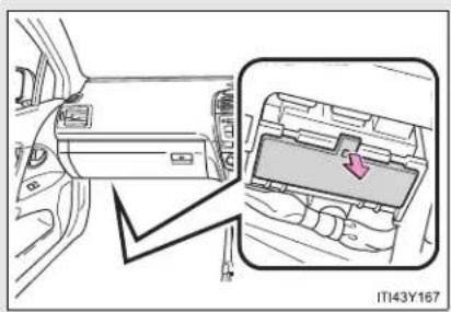 TOYOTA Avensis (2012) - 4-3. Do-it-yourself maintenance - 3