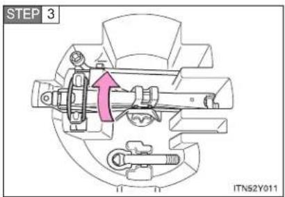 TOYOTA Avensis (2012) - Taking out the jack - 3