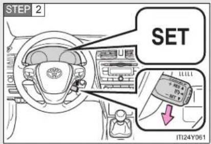 TOYOTA Avensis (2012) - Cruise control\* - 3