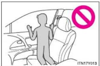 TOYOTA Avensis (2013) - ■ SRS airbag precautions - 2