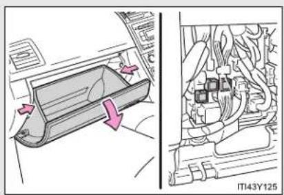 TOYOTA Avensis (2013) - ▶ Passenger's side instrument panel (type B) - 2