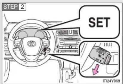 TOYOTA Avensis (2013) - Setting the vehicle speed (vehicle-to-vehicle distance control mode) - 2